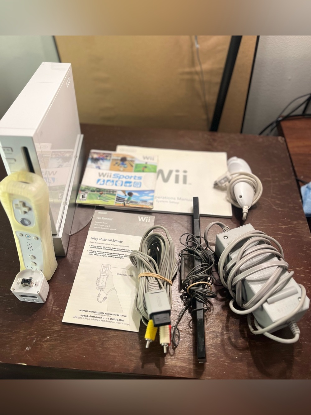 Nintendo Wii Console Bundle with White Accessories